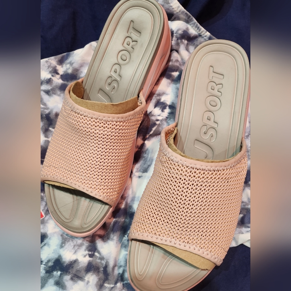522. J Sport pink mesh slides